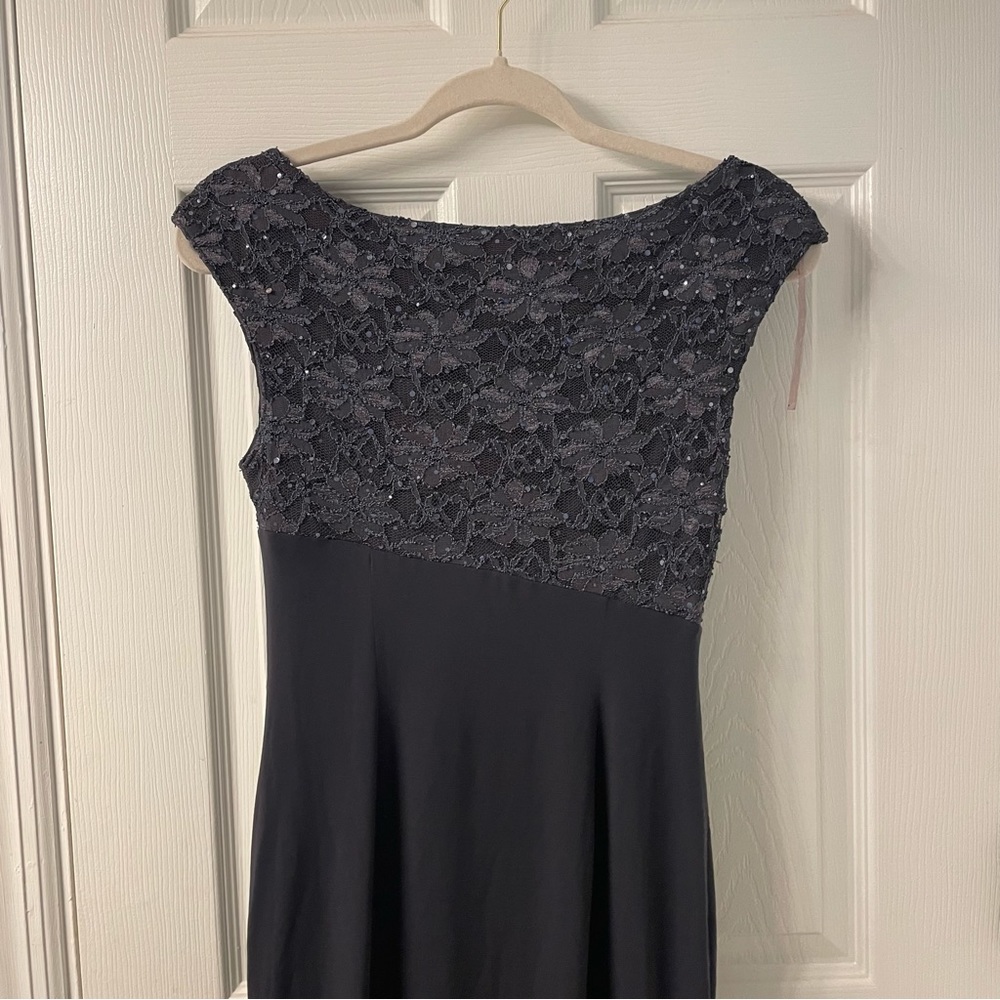 Formal dress - Picture 4 of 5